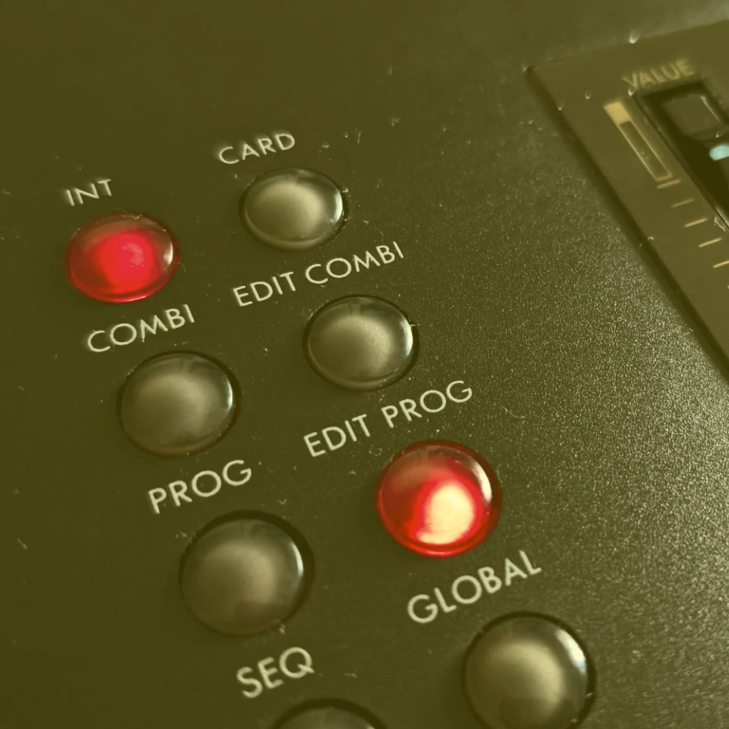 Close up of buttons on a Korg M1 S